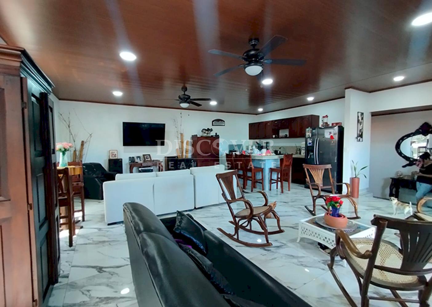 House with established restaurant for sale in Masaya 