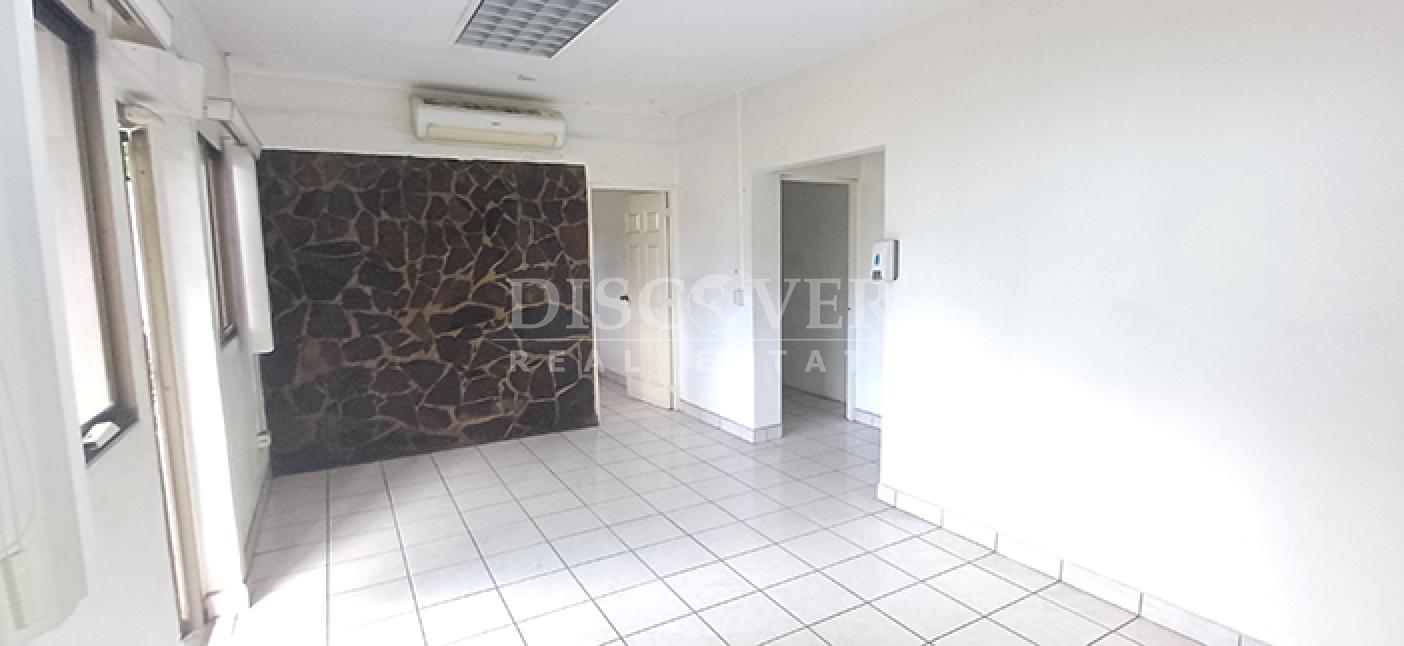  Office building rental in Las Brisas