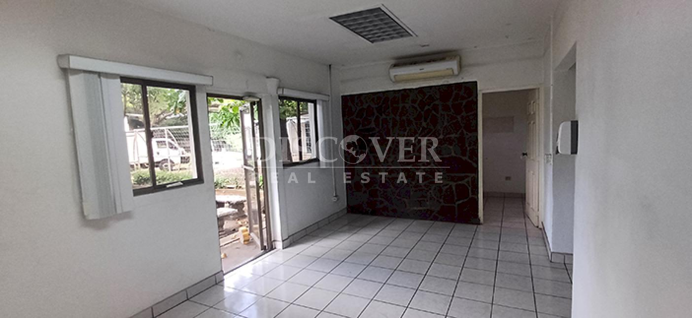  Office building rental in Las Brisas