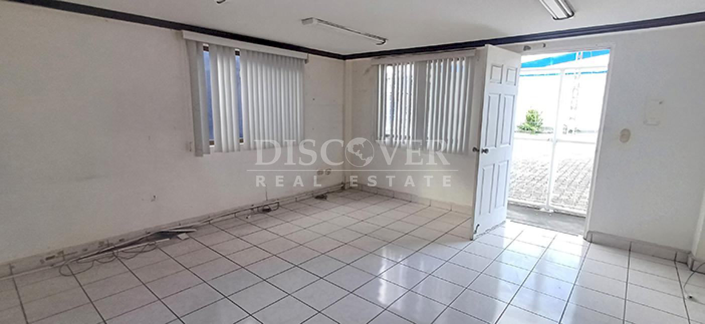  Office building rental in Las Brisas