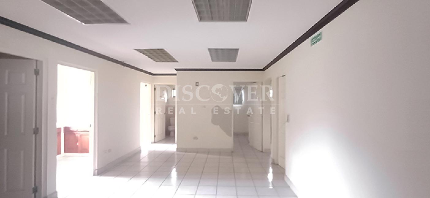  Office building rental in Las Brisas
