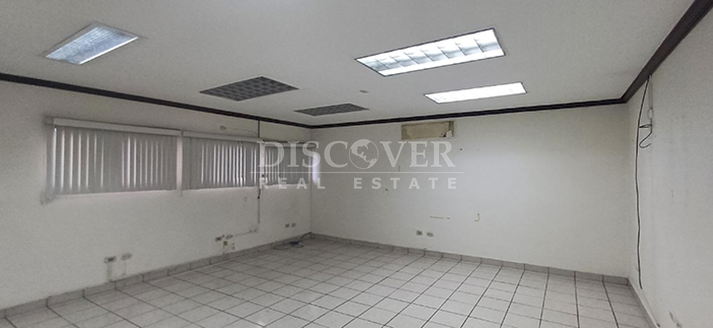  Office building rental in Las Brisas