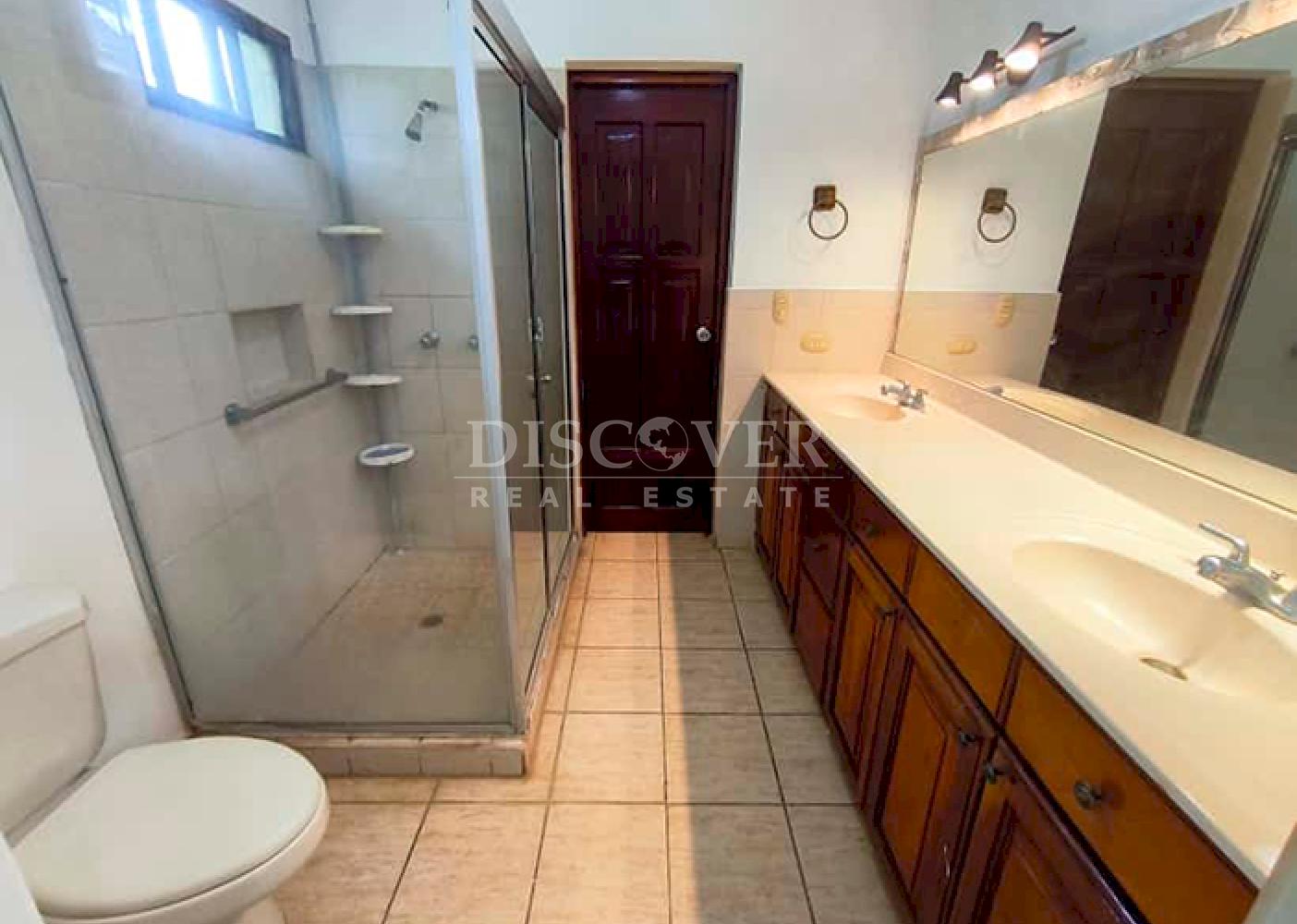 House with large yard for sale on Carretera Sur