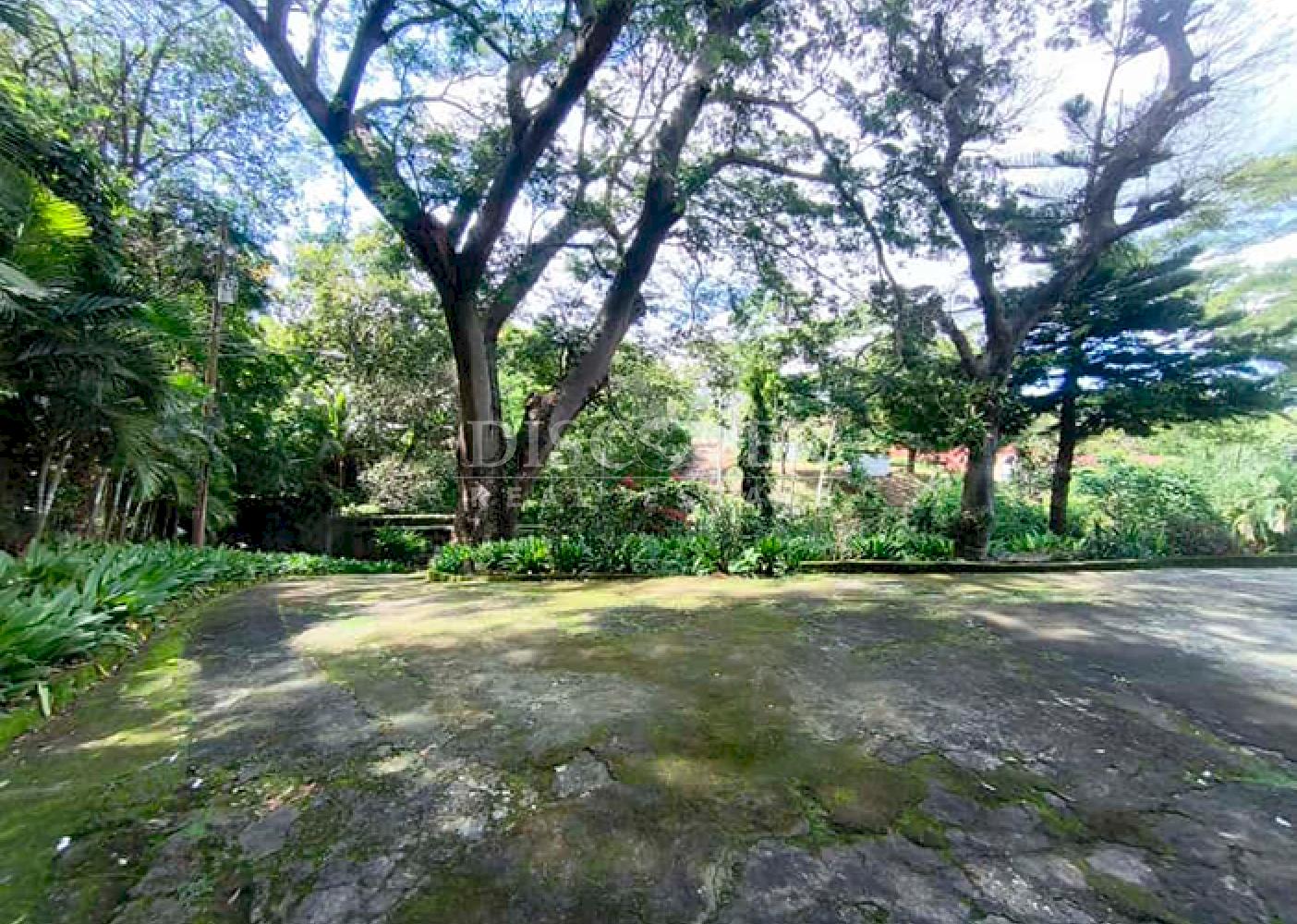 House with large yard for sale on Carretera Sur