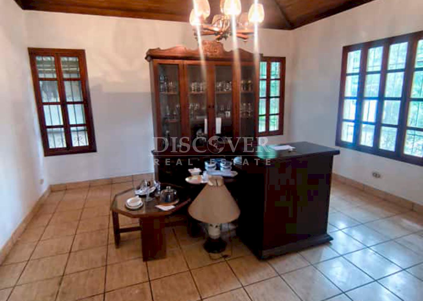 House with large yard for sale on Carretera Sur