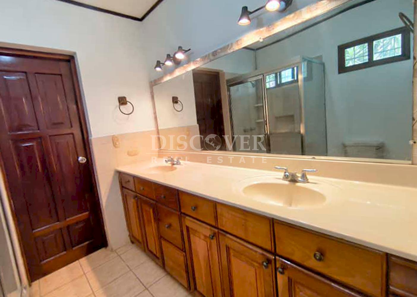 House with large yard for sale on Carretera Sur