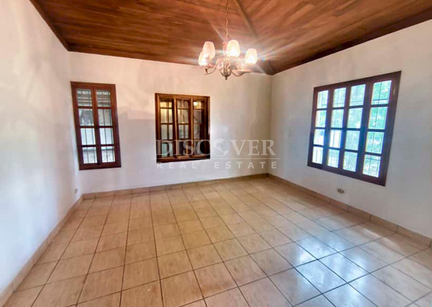 House with large yard for sale on Carretera Sur