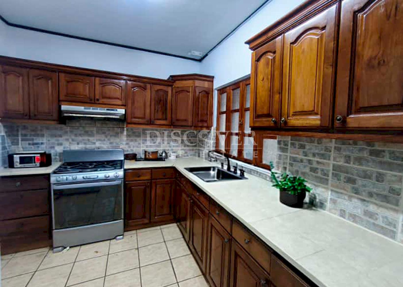 House with large yard for sale on Carretera Sur