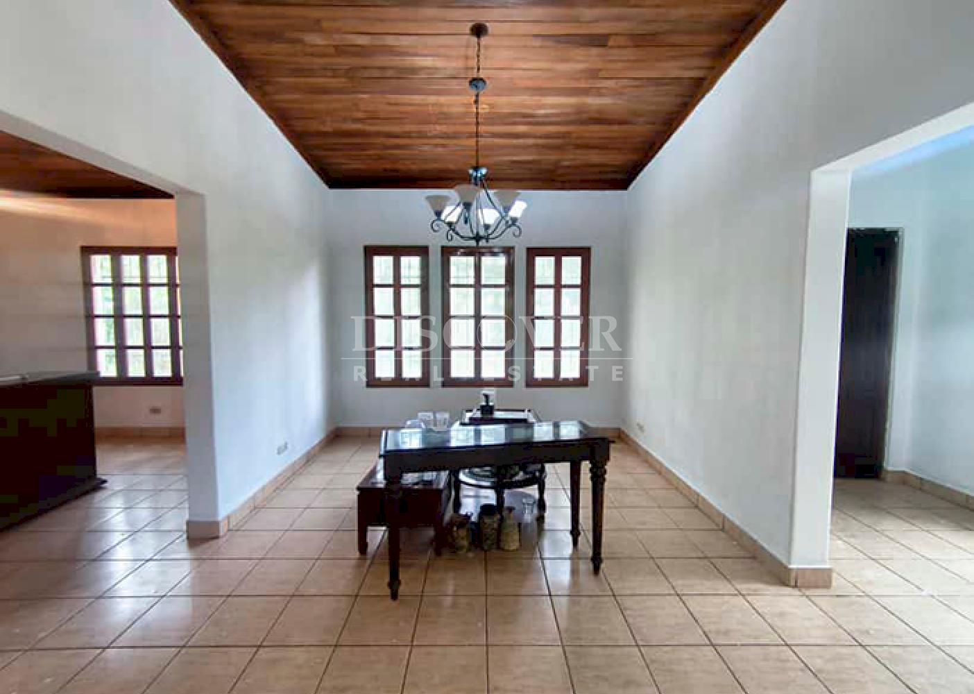 House with large yard for sale on Carretera Sur