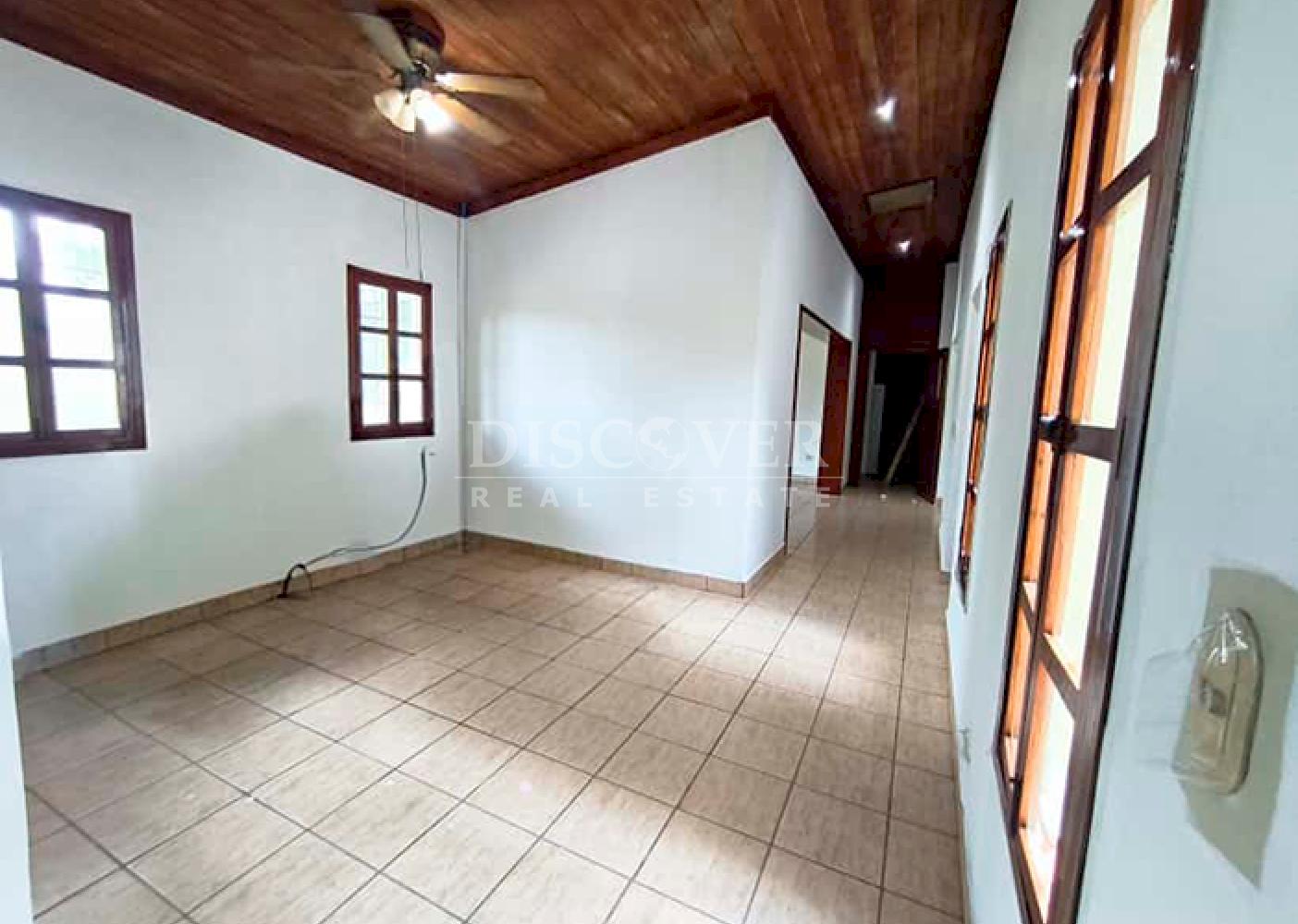 House with large yard for sale on Carretera Sur