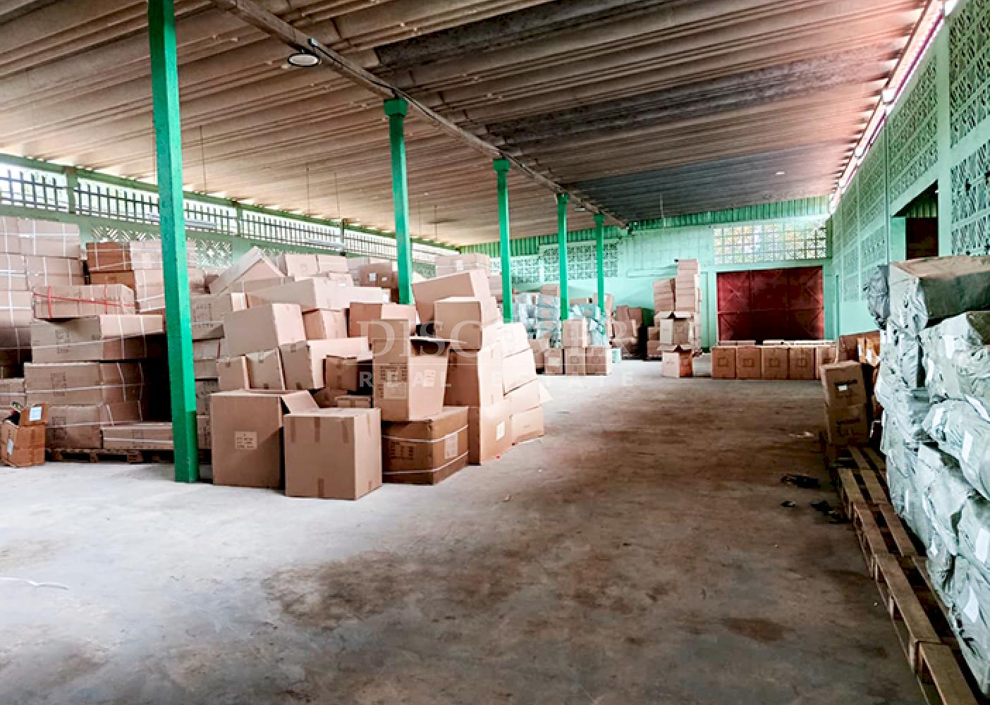 Warehouse for rent in a prime location on Carretera Nueva a León