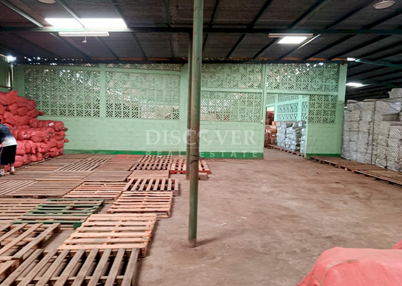 Warehouse for rent in a prime location on Carretera Nueva a León