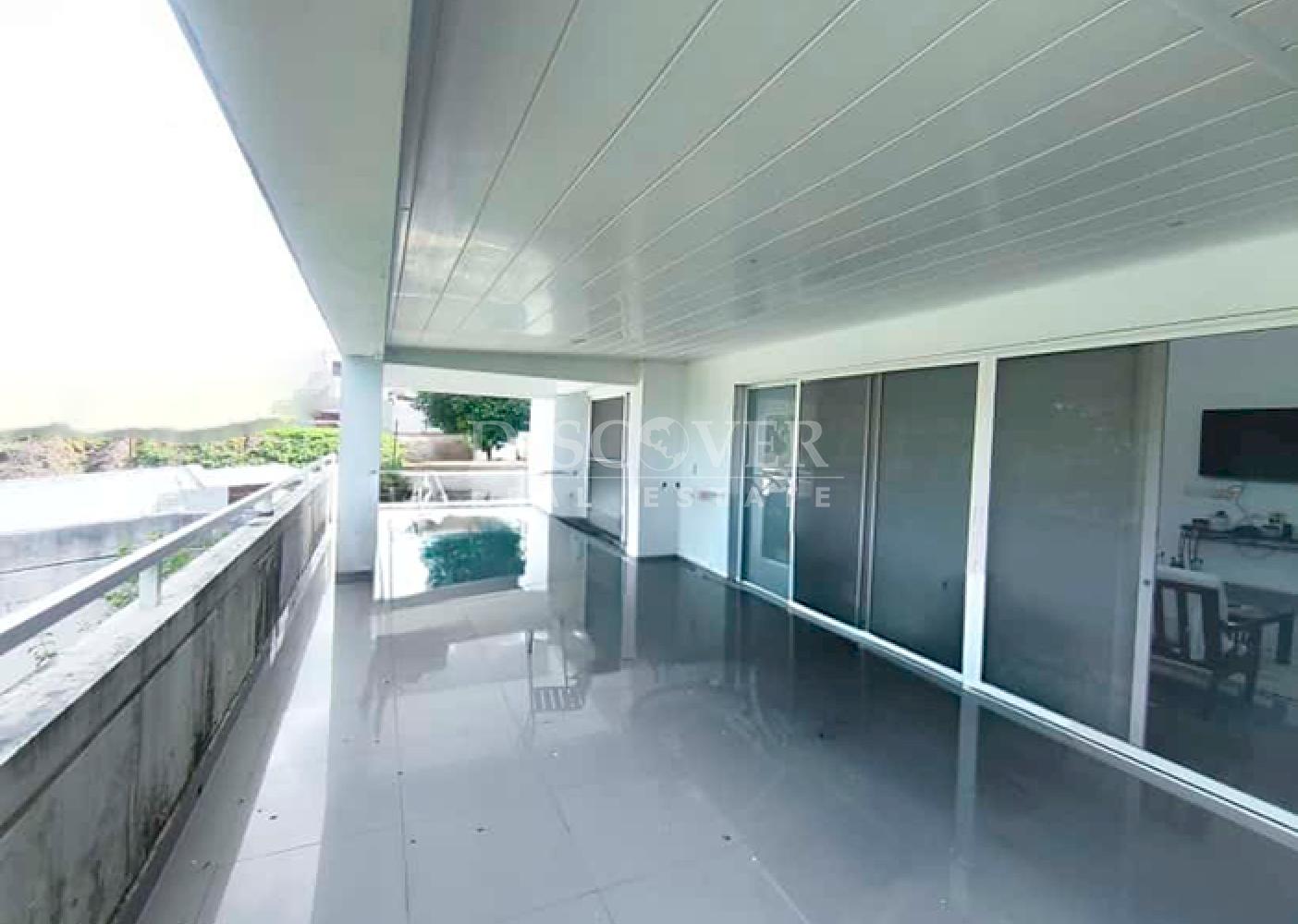 House with panoramic views for sale on Carretera Sur