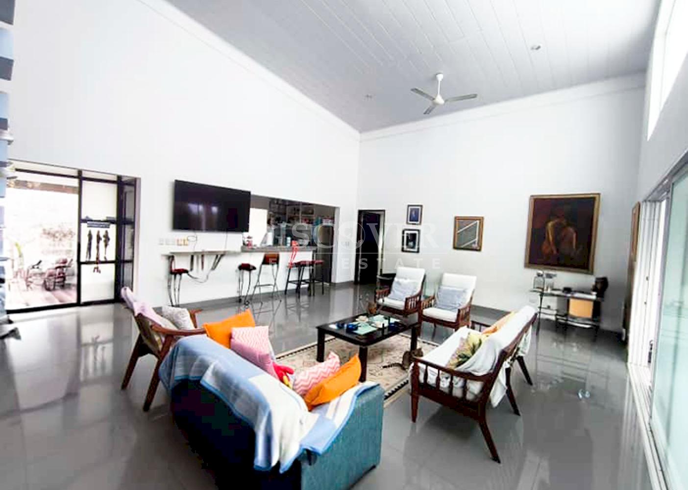 House with panoramic views for sale on Carretera Sur