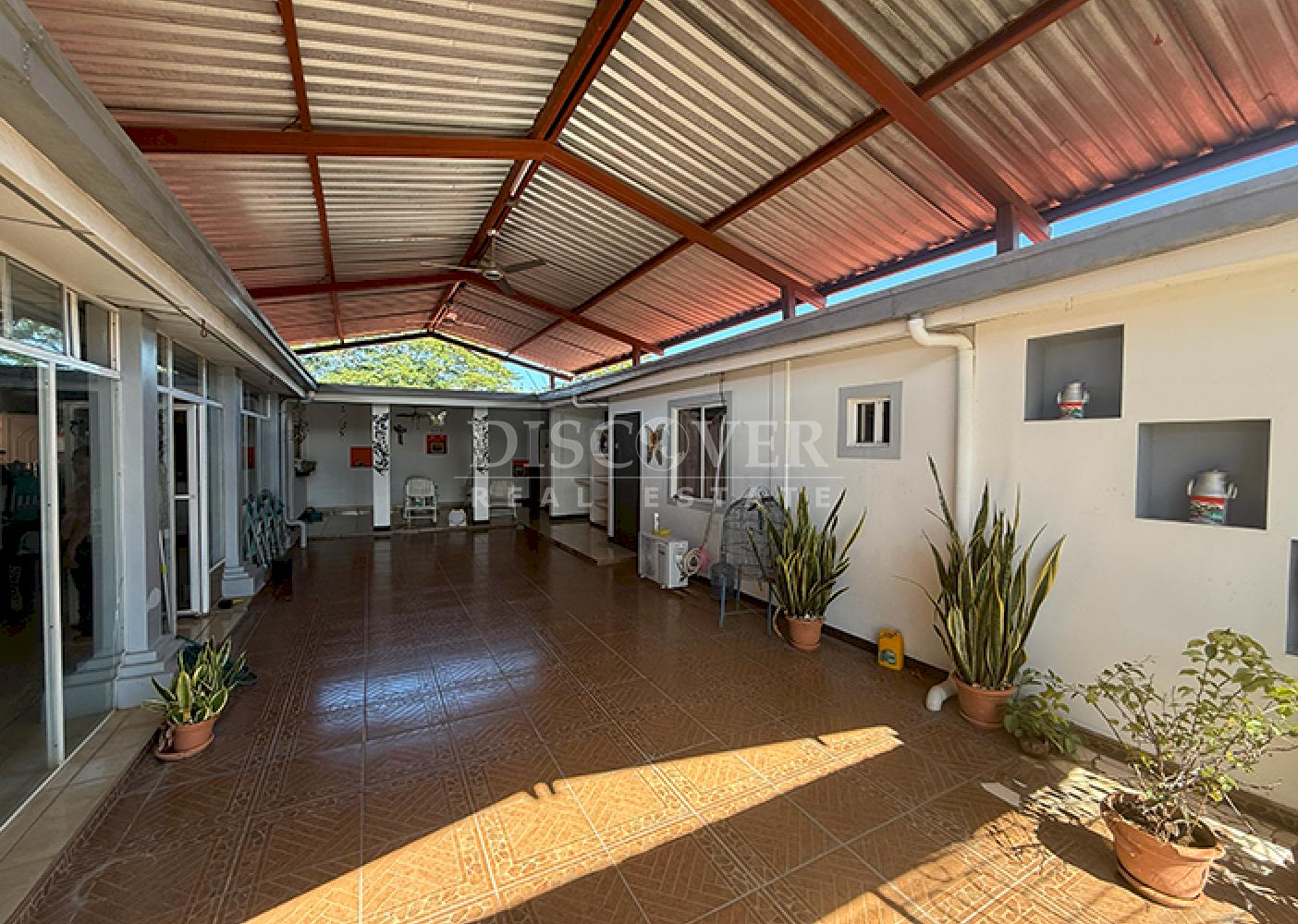  Furnished house for sale in residential area – Carretera Nueva a León 