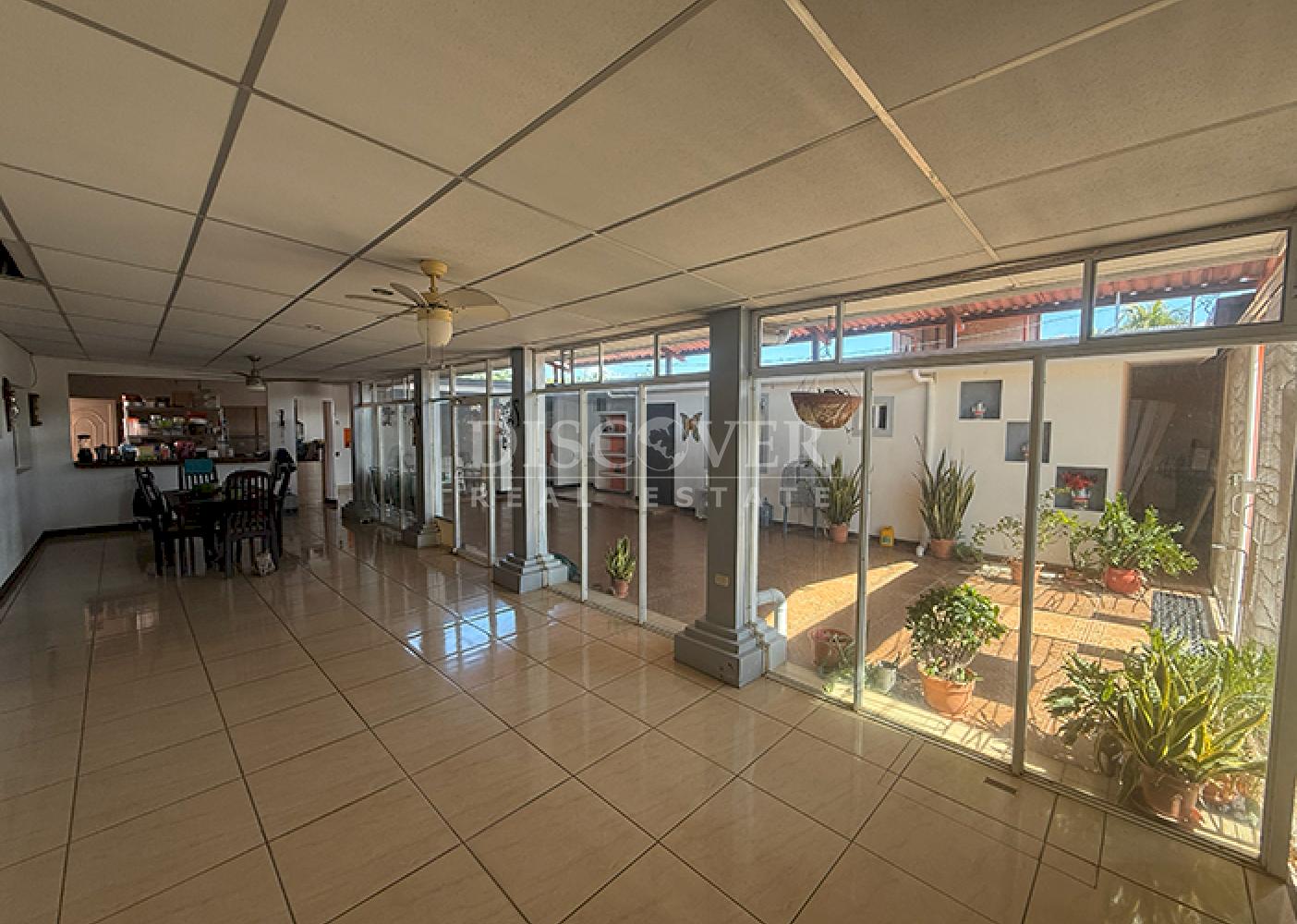  Furnished house for sale in residential area – Carretera Nueva a León 