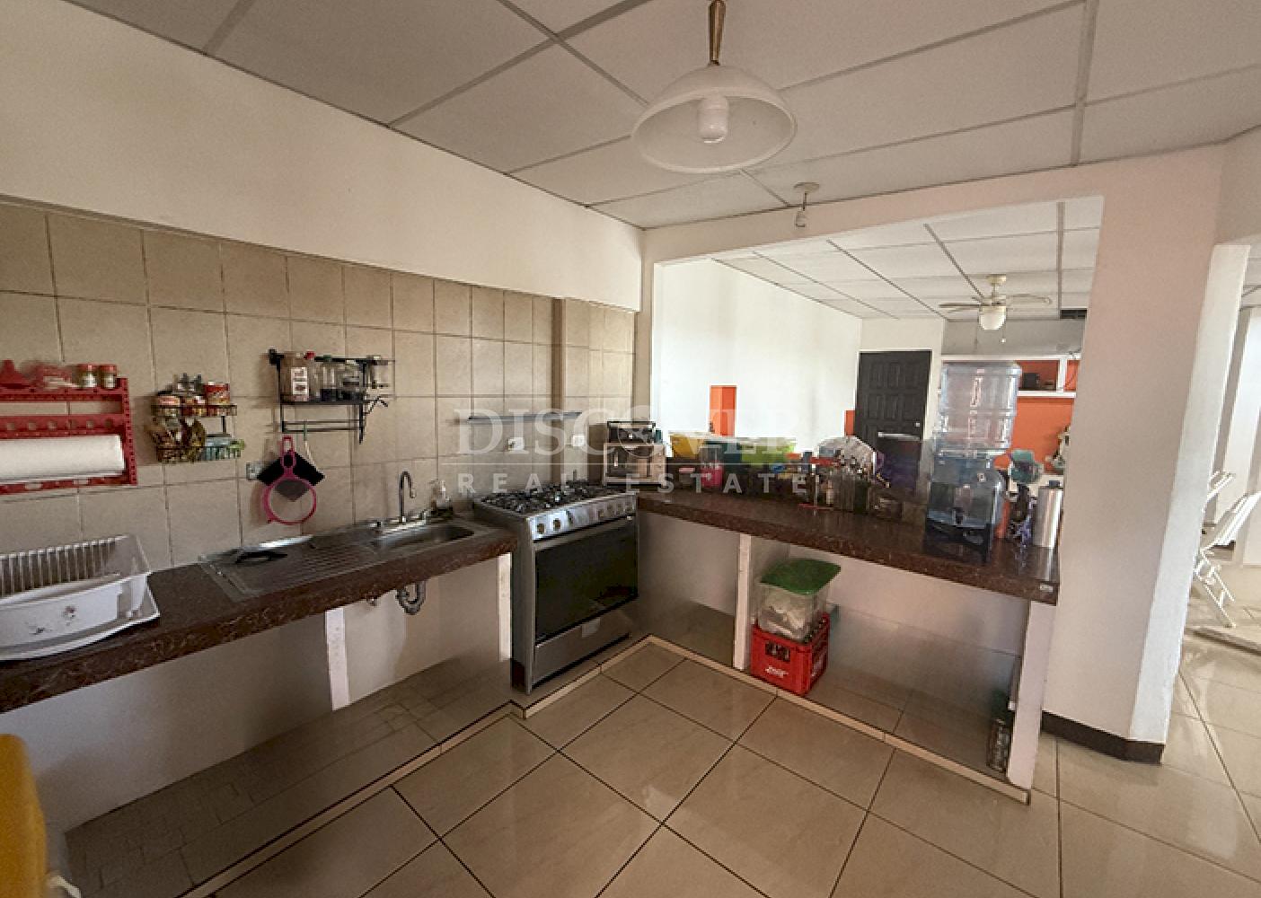  Furnished house for sale in residential area – Carretera Nueva a León 