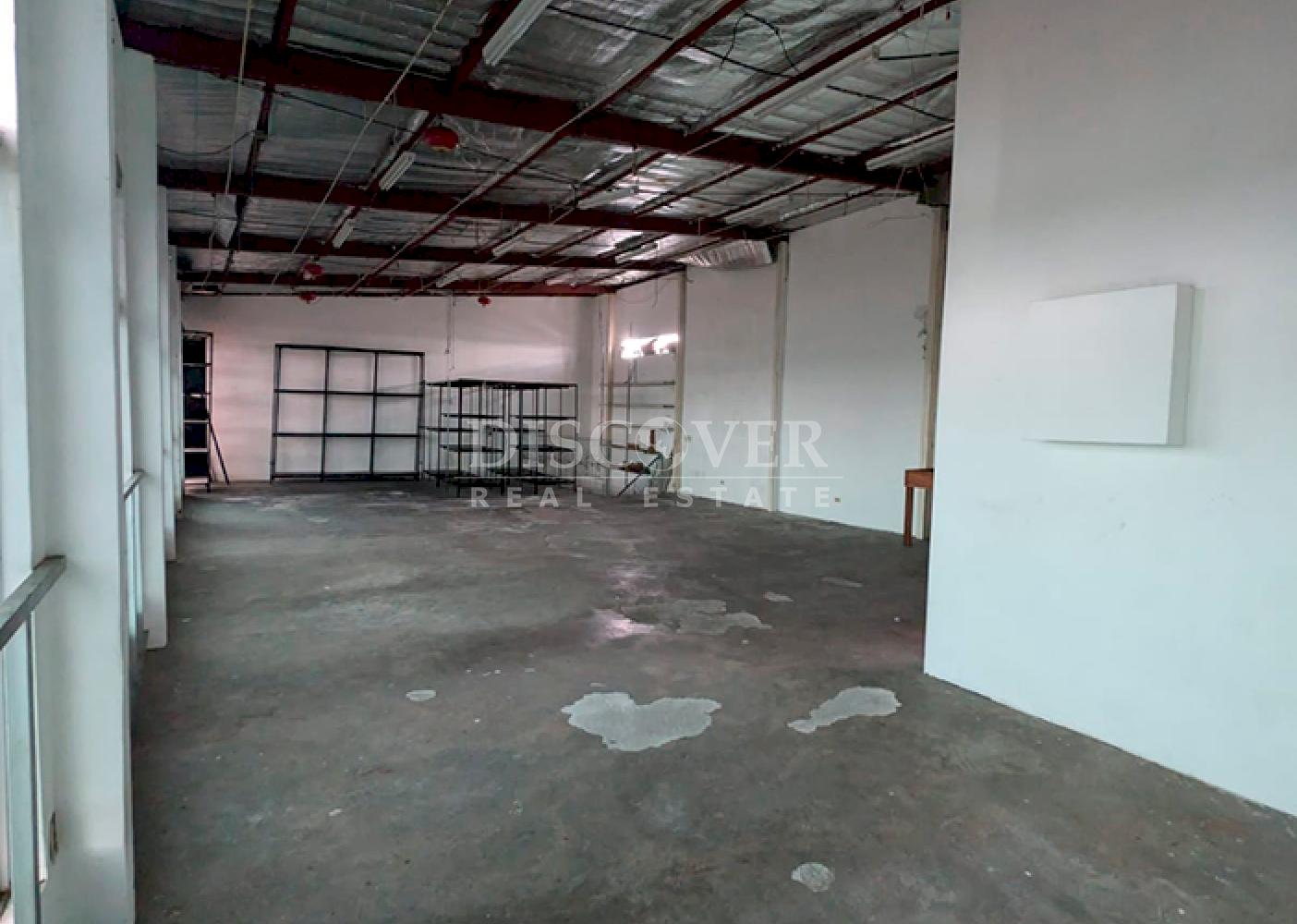 Commercial building for rent in high-traffic area - Mercado Oriental