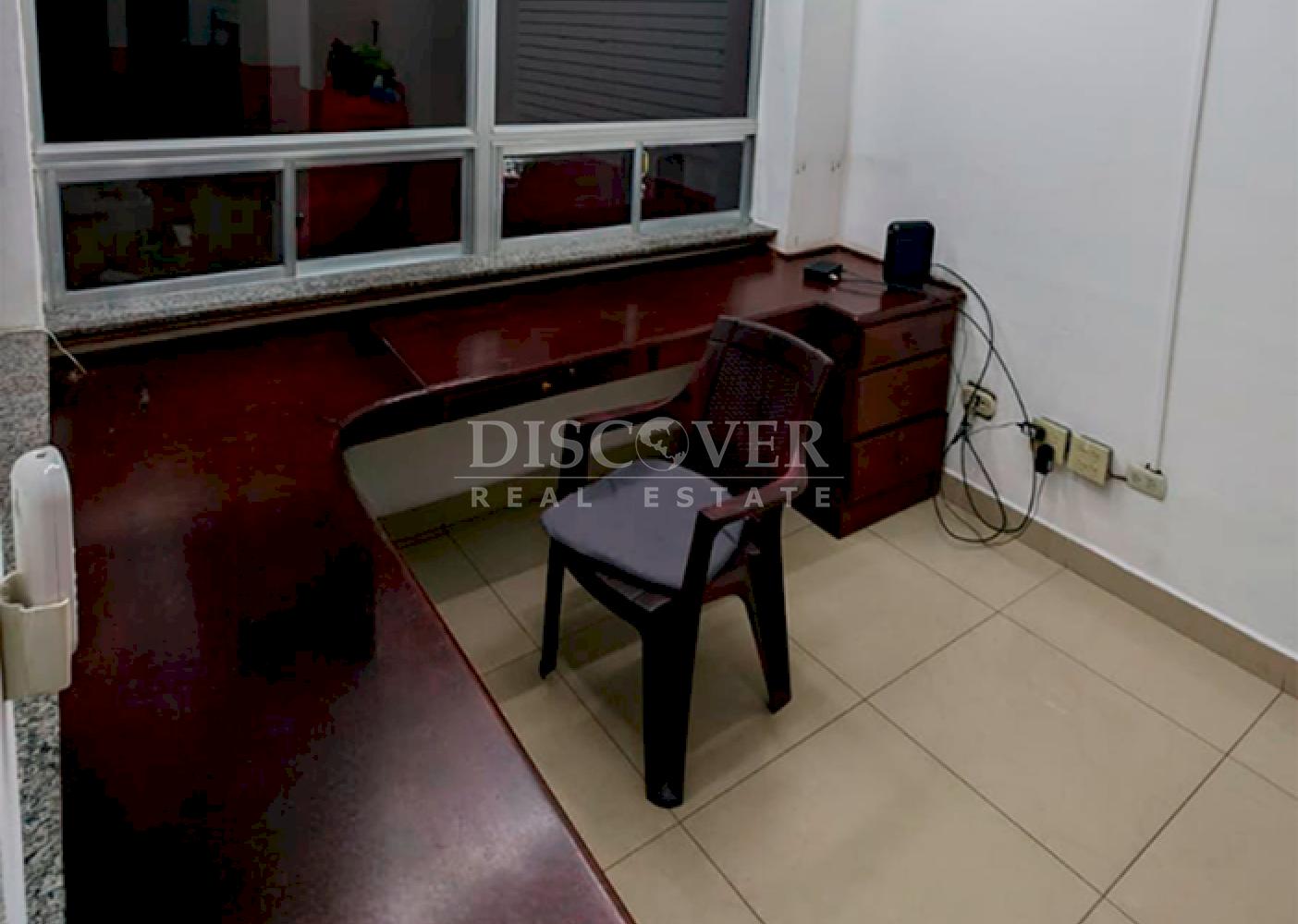 Commercial building for rent in high-traffic area - Mercado Oriental