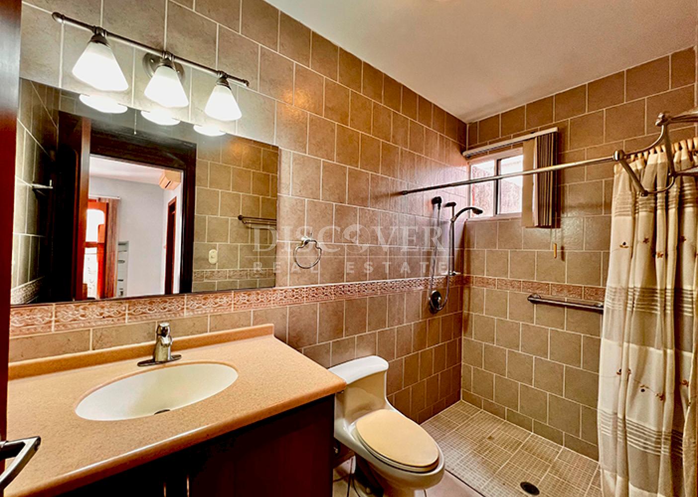 House for sale in residential area on the road to Masaya