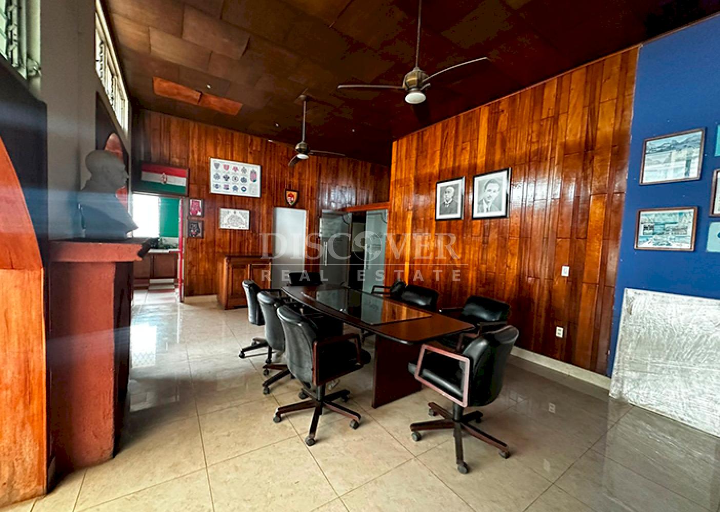  Office or consulting room module for rent in Los Robles