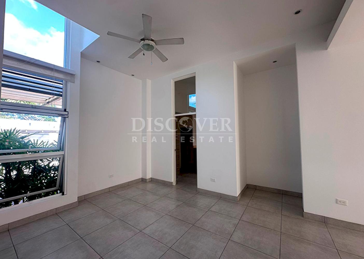  House for rent located in a condominium area on Carretera Sur