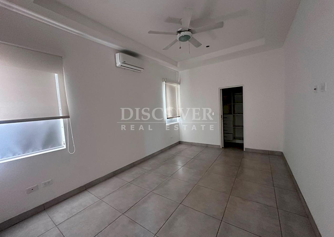  House for rent located in a condominium area on Carretera Sur