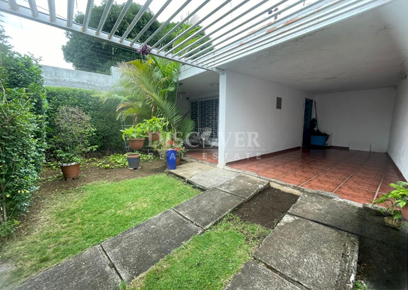 Spacious house for sale in Bolonia