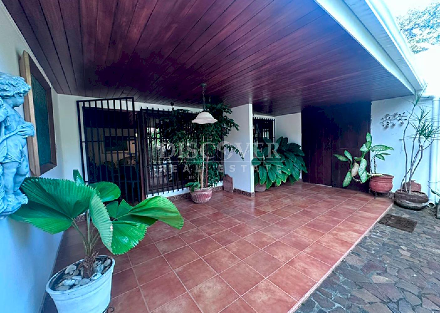 Spacious house for sale in Santo Domingo