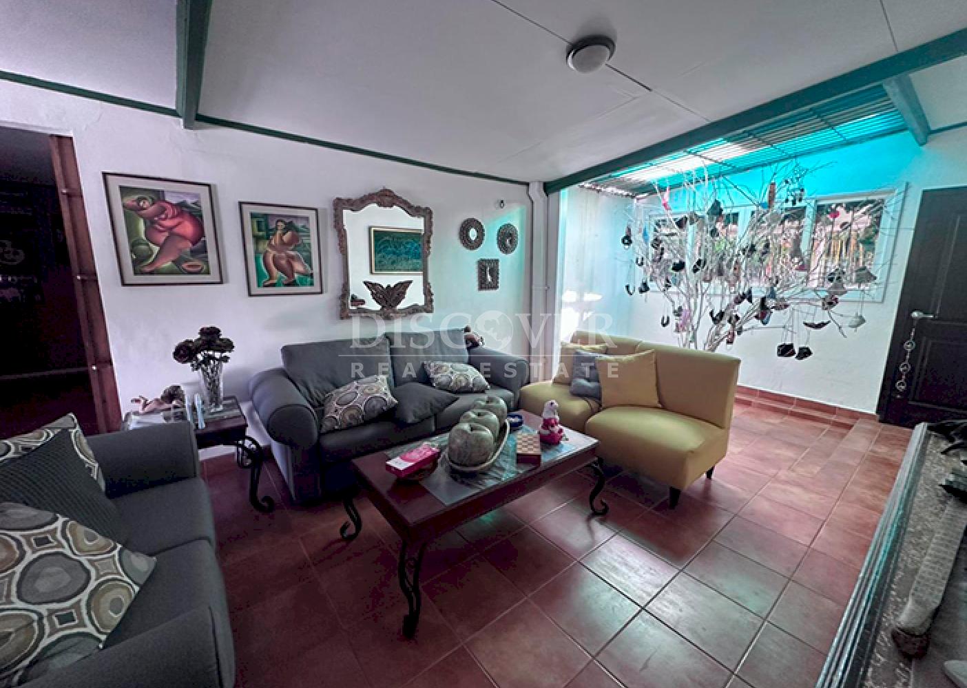 Spacious house for sale in Santo Domingo