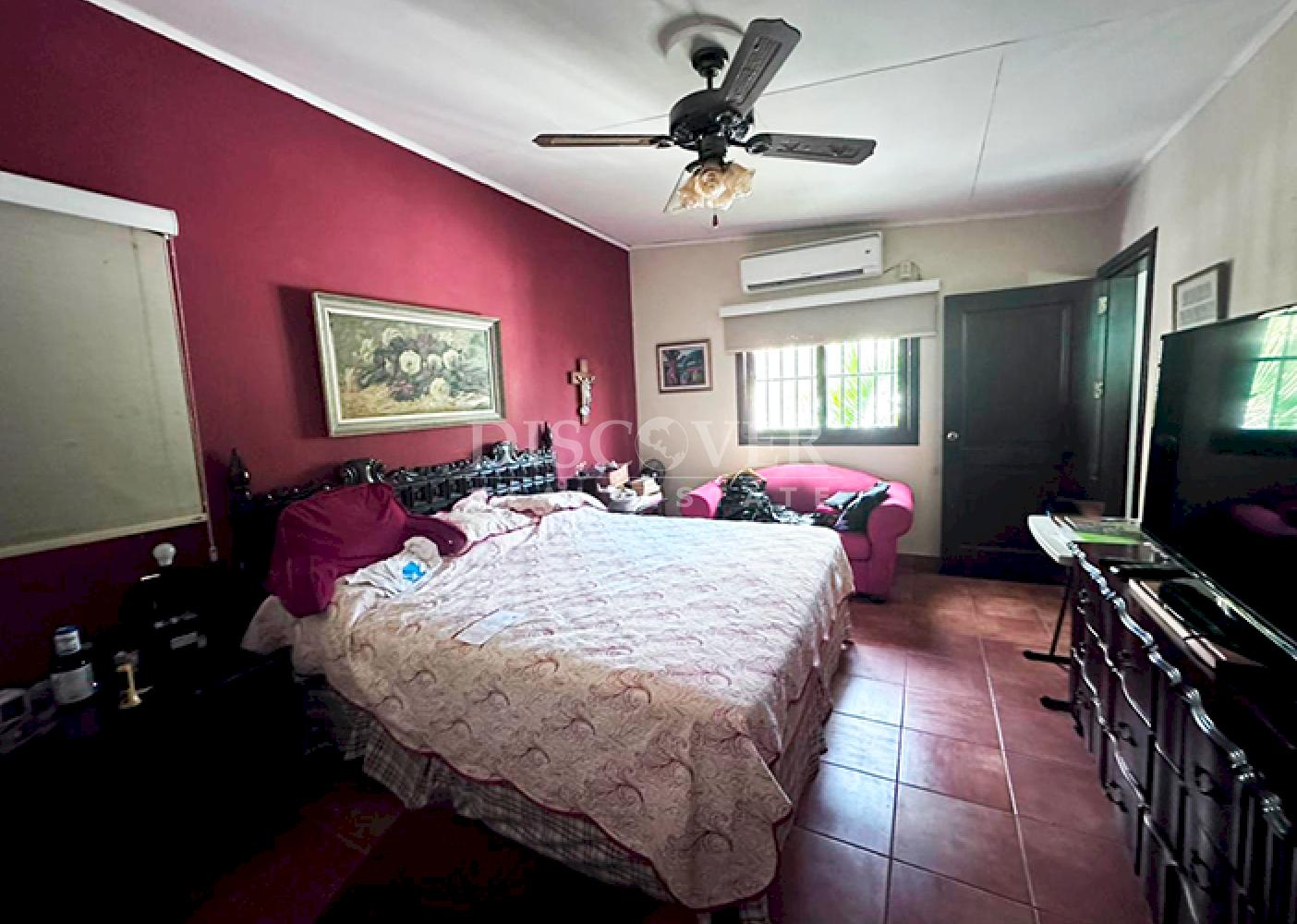 Spacious house for sale in Santo Domingo