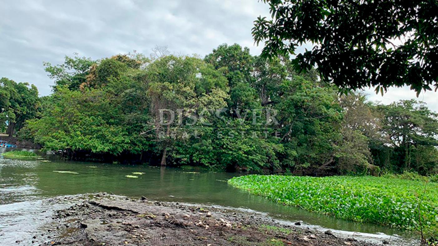 Farmhouse surrounded by nature for sale in Granada