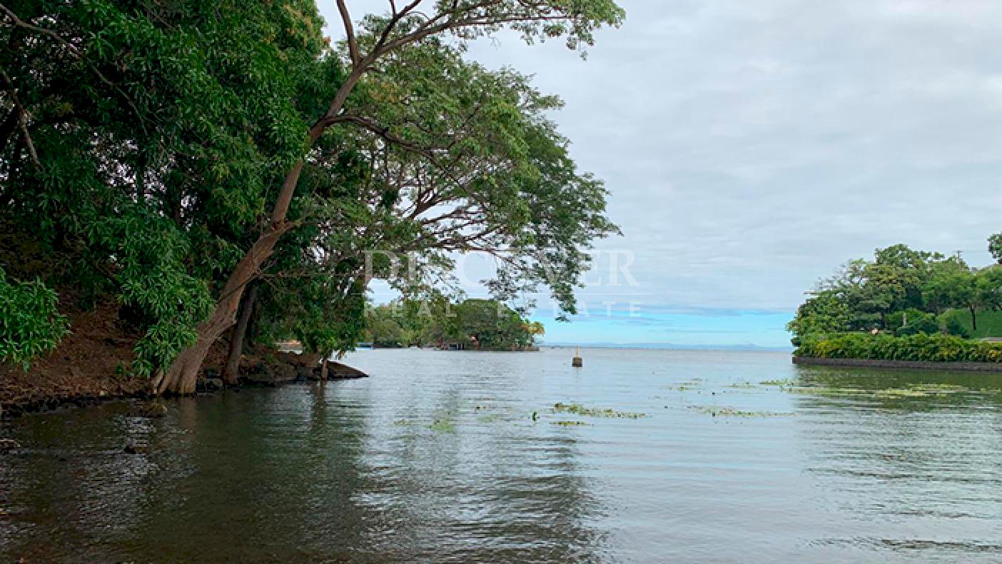 Farmhouse surrounded by nature for sale in Granada