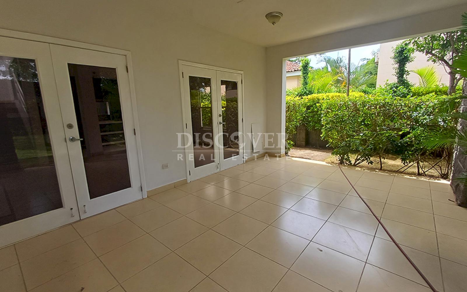  House for sale in condominium area in Villa Fontana