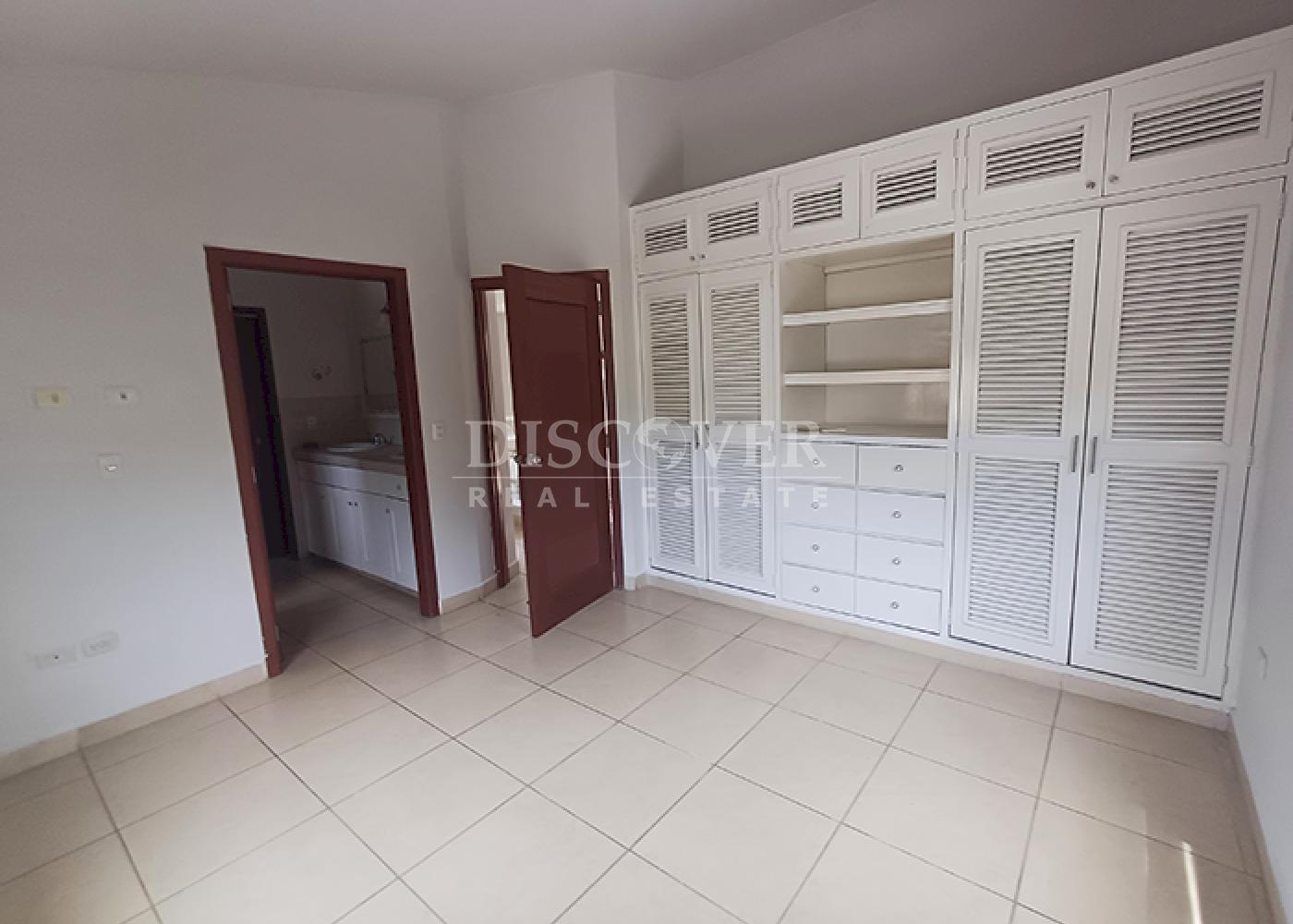  House for sale in condominium area in Villa Fontana