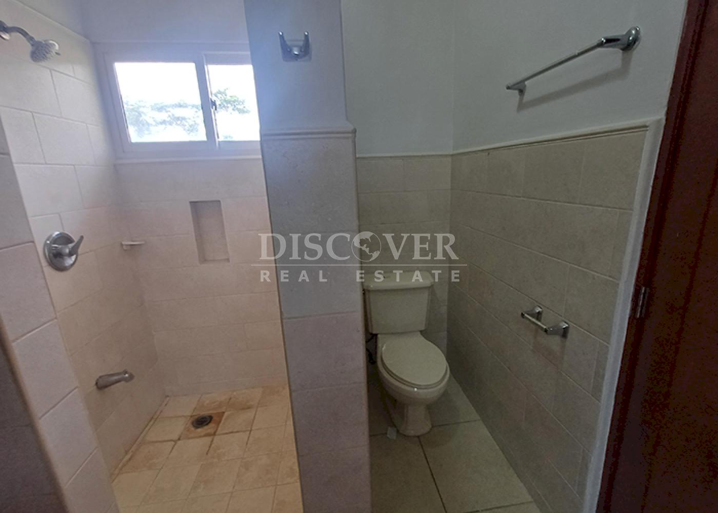  House for sale in condominium area in Villa Fontana