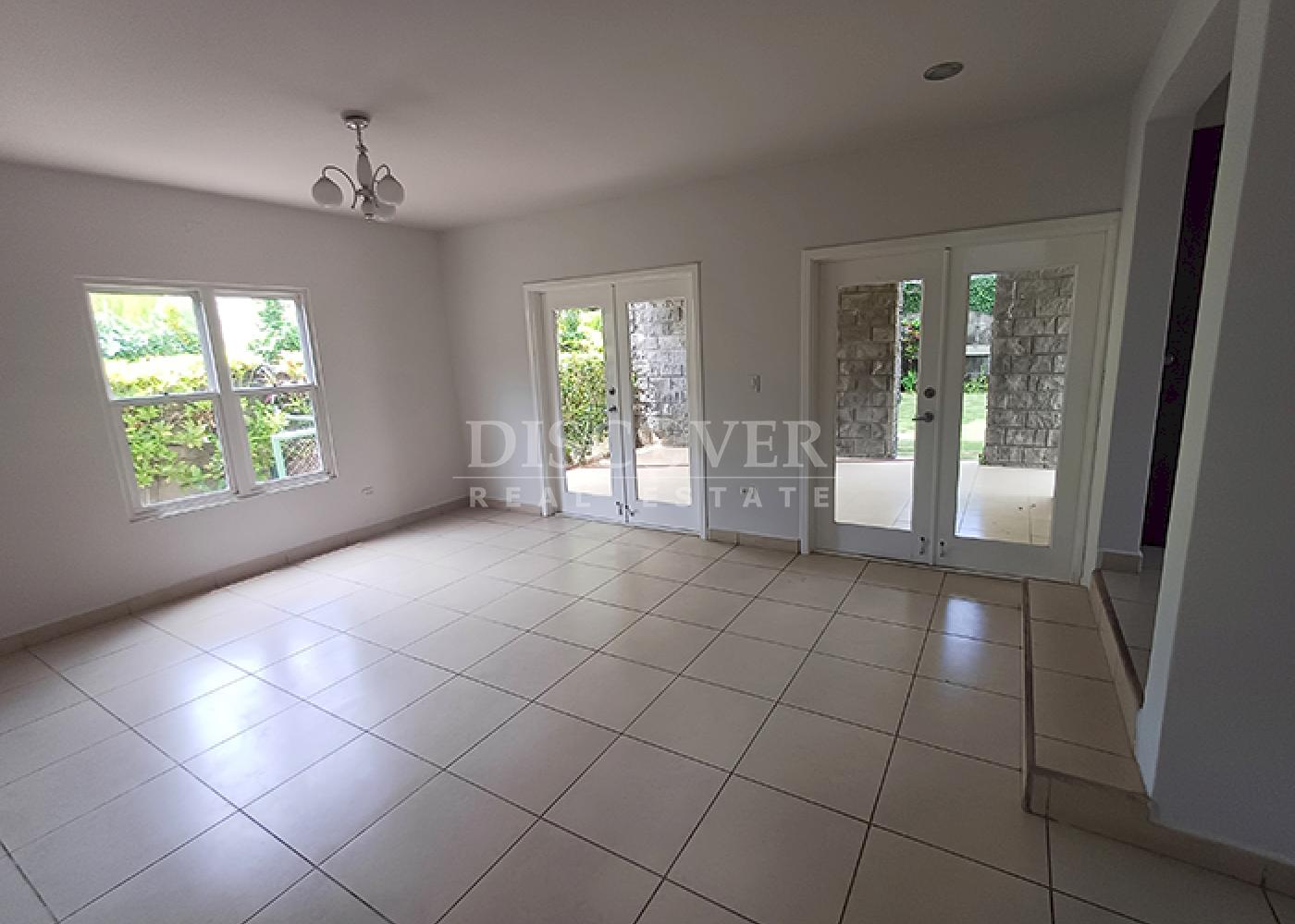  House for sale in condominium area in Villa Fontana