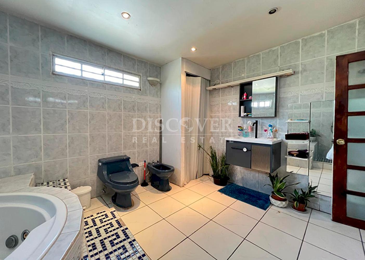  House for Sale in the Robles Residential ID 8036