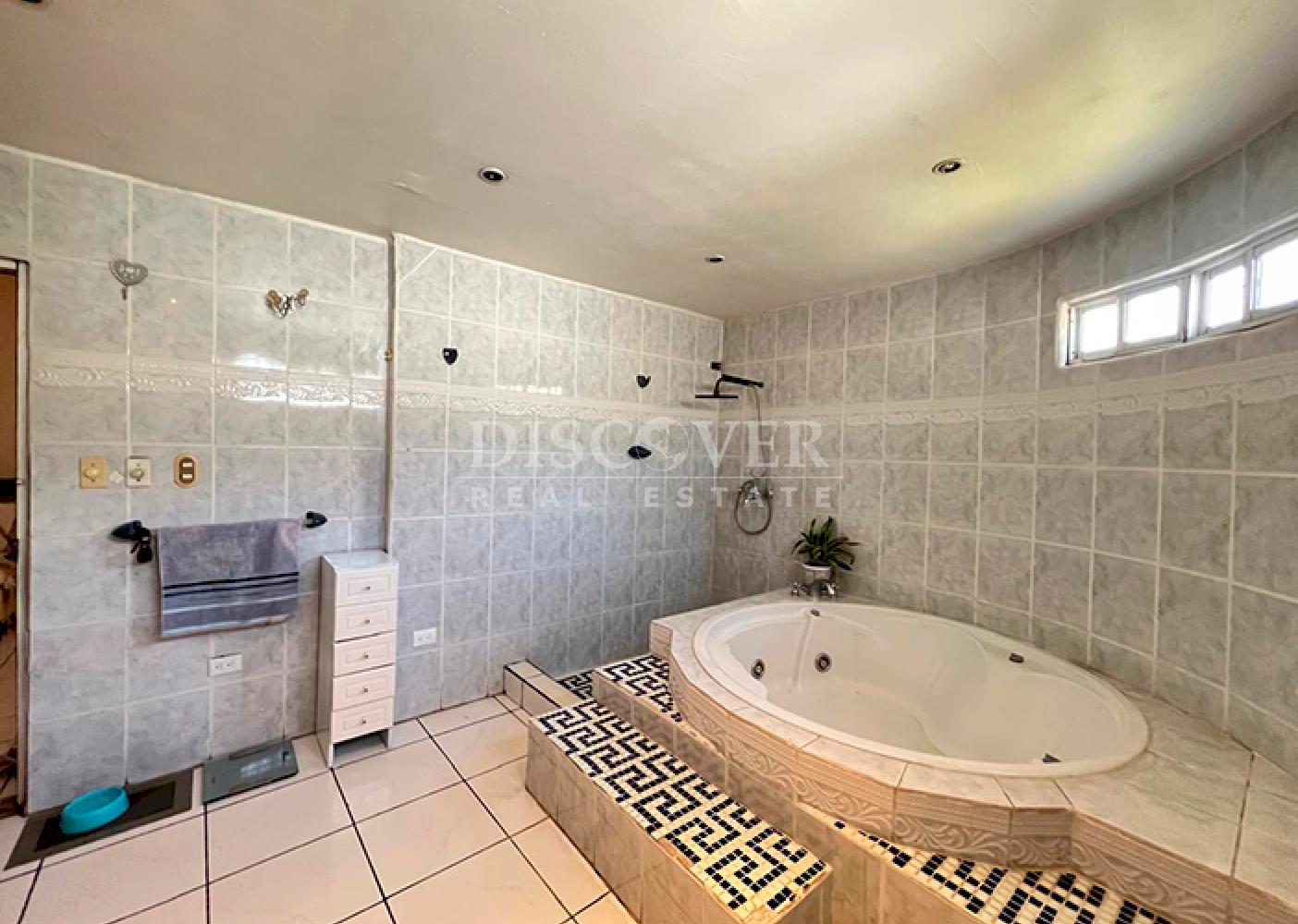  House for Sale in the Robles Residential ID 8036