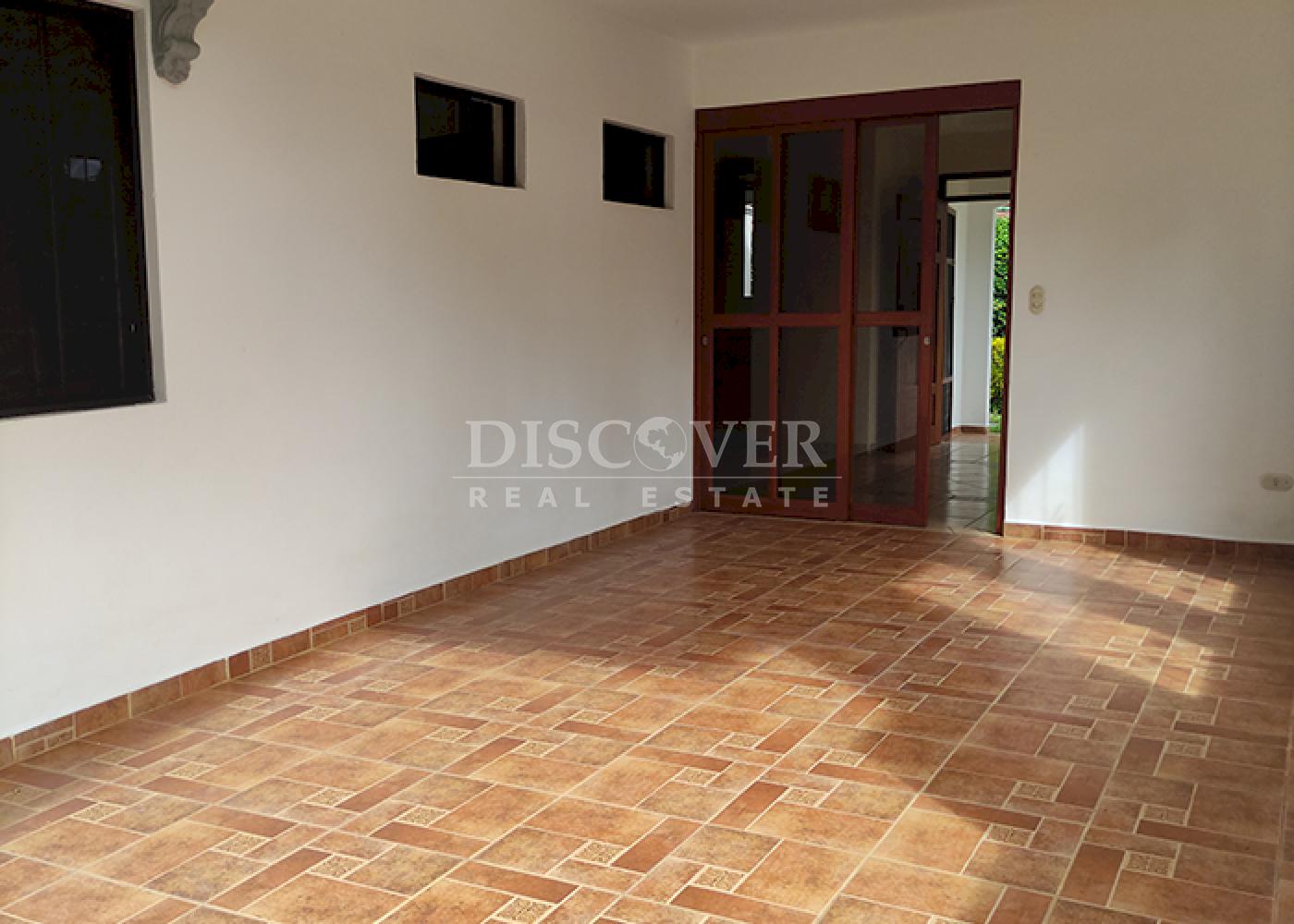  House for sale in condominium area - Carretera a Masaya