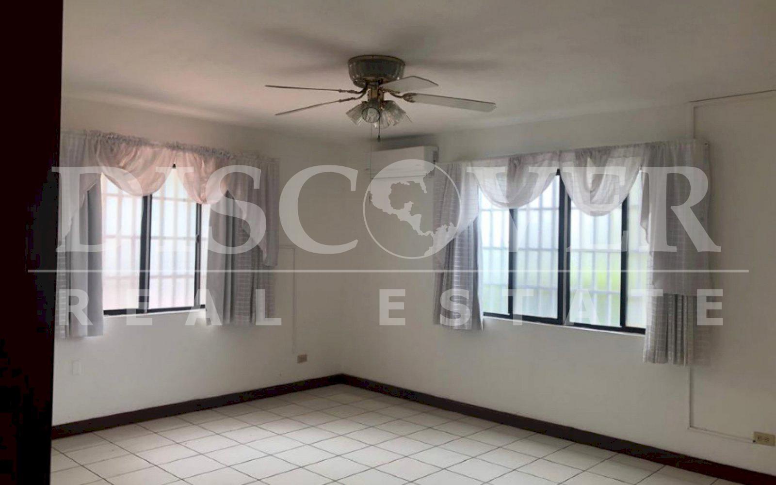  Large and comfortable house for rent in Las Sierritas de Santo Domingo