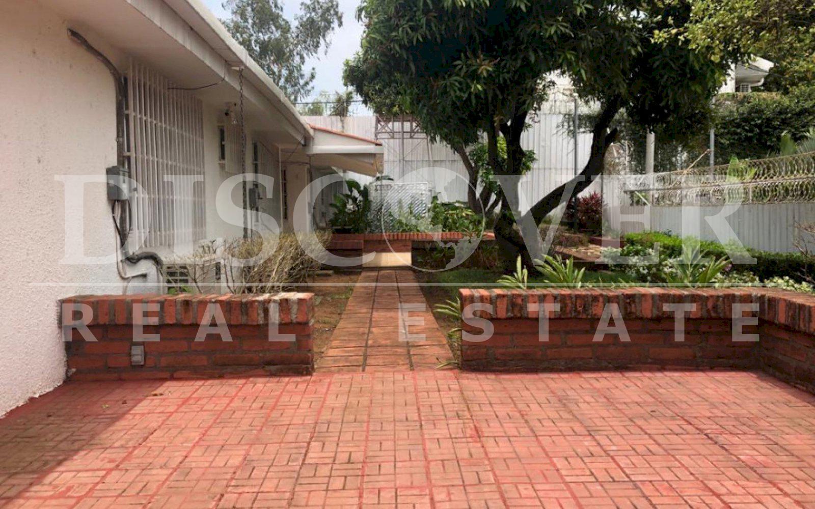  Large and comfortable house for rent in Las Sierritas de Santo Domingo