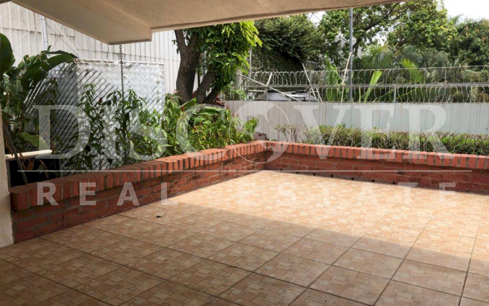  Large and comfortable house for rent in Las Sierritas de Santo Domingo