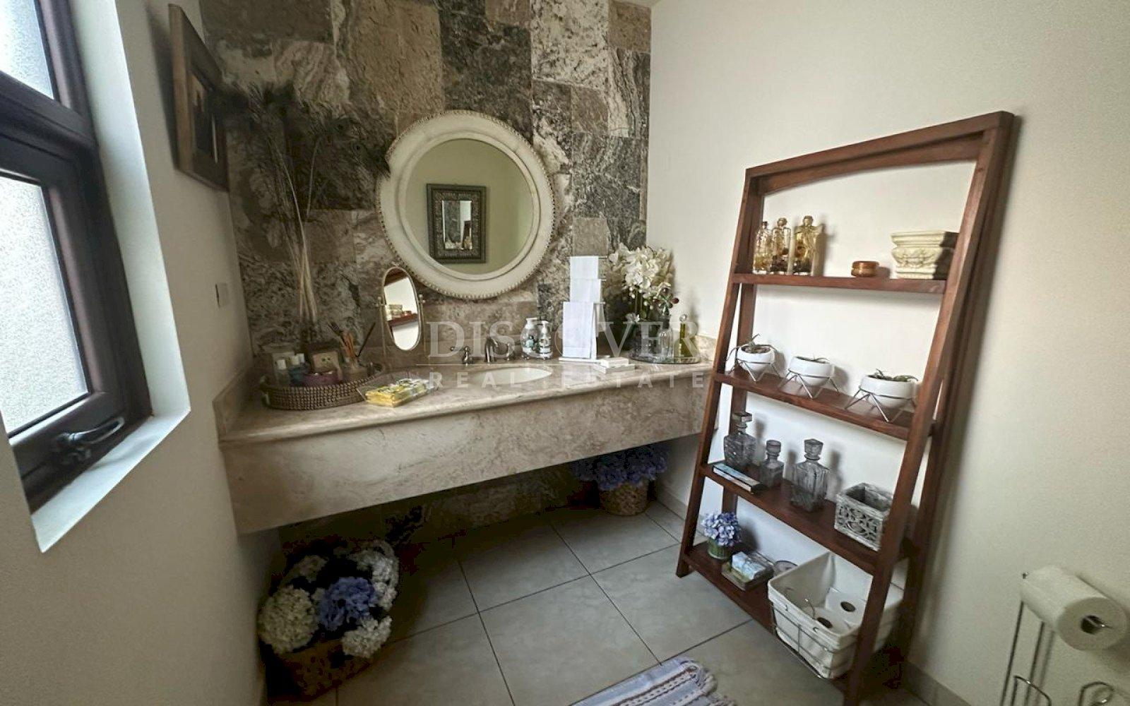  House for rent and sale in Villa Fontana