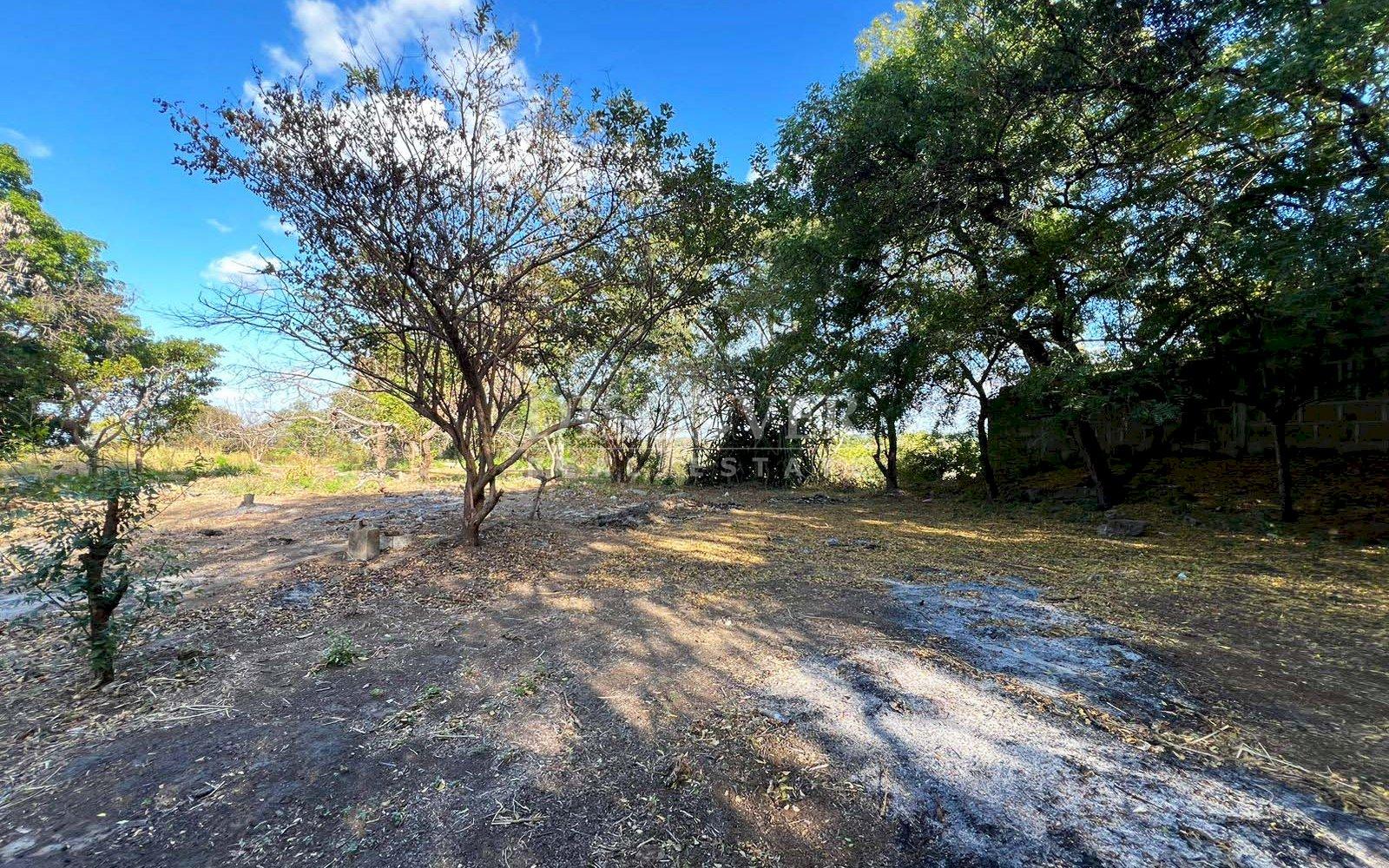 Land for sale opposite the Carretera Sur highway with lake views