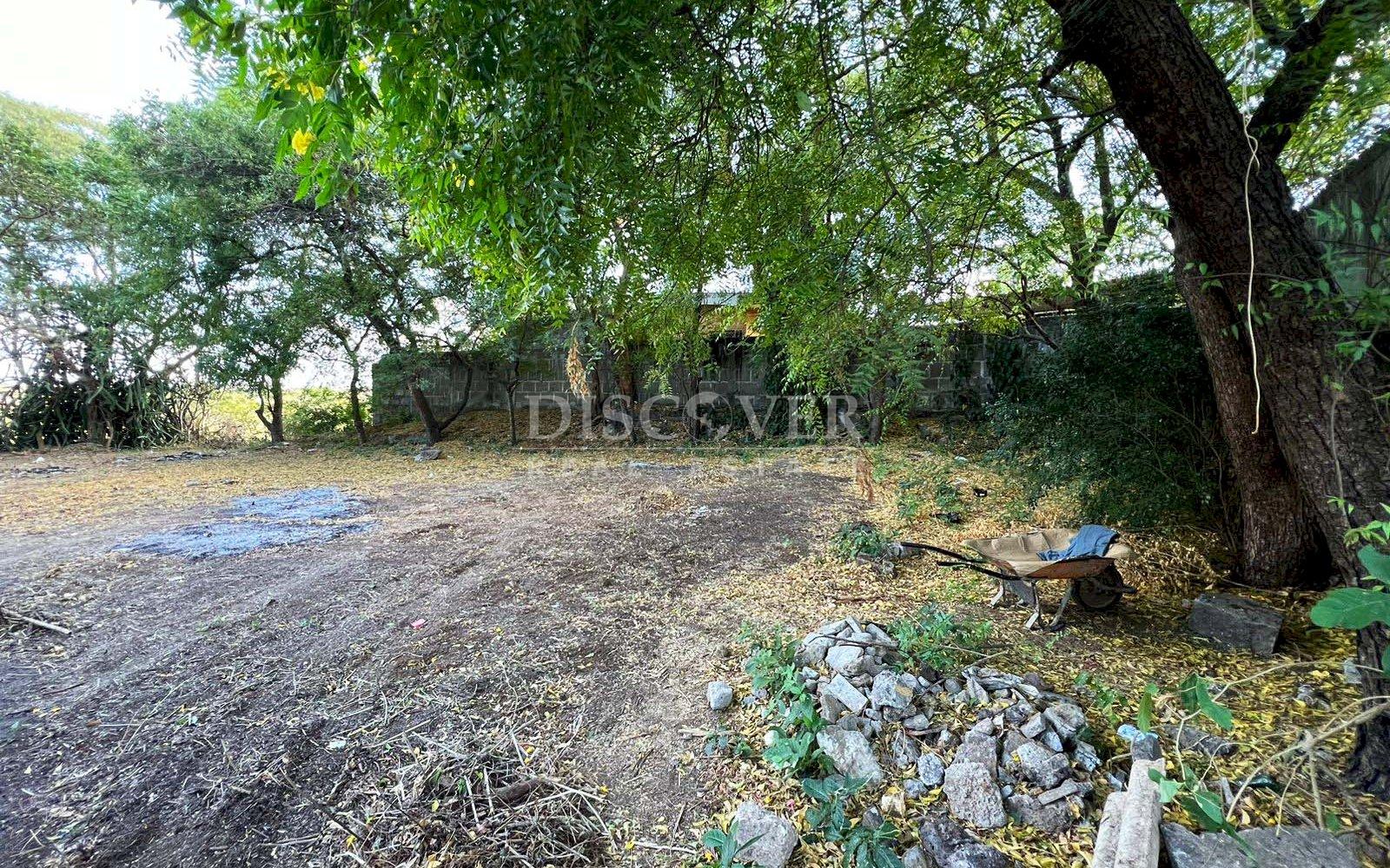 Land for sale opposite the Carretera Sur highway with lake views