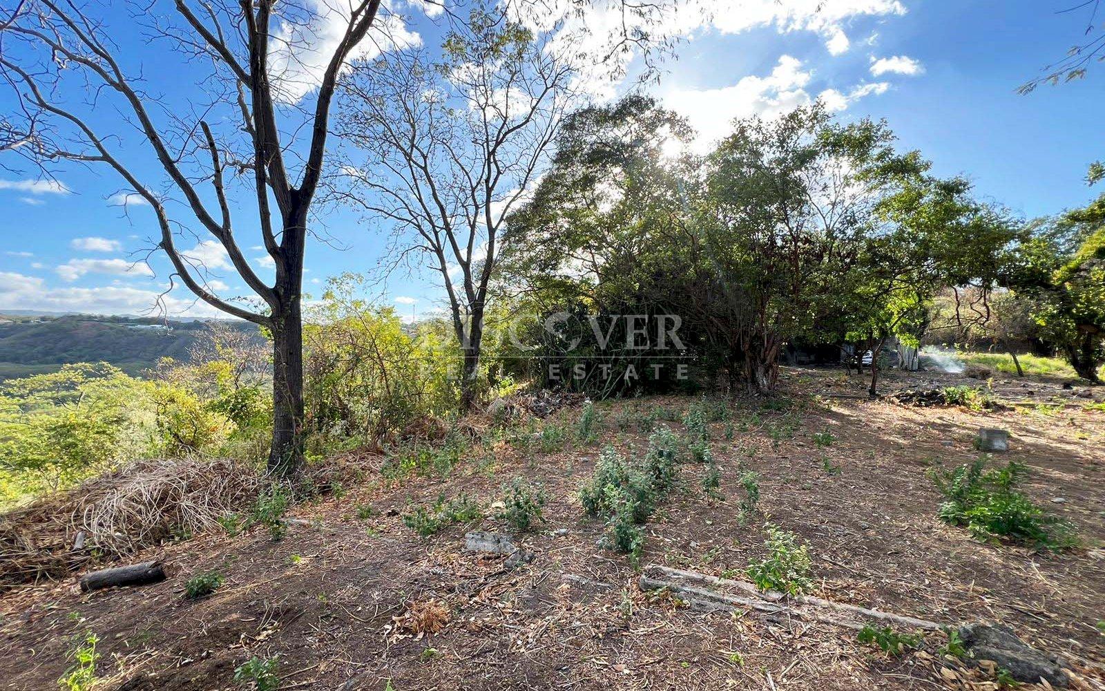 Land for sale opposite the Carretera Sur highway with lake views