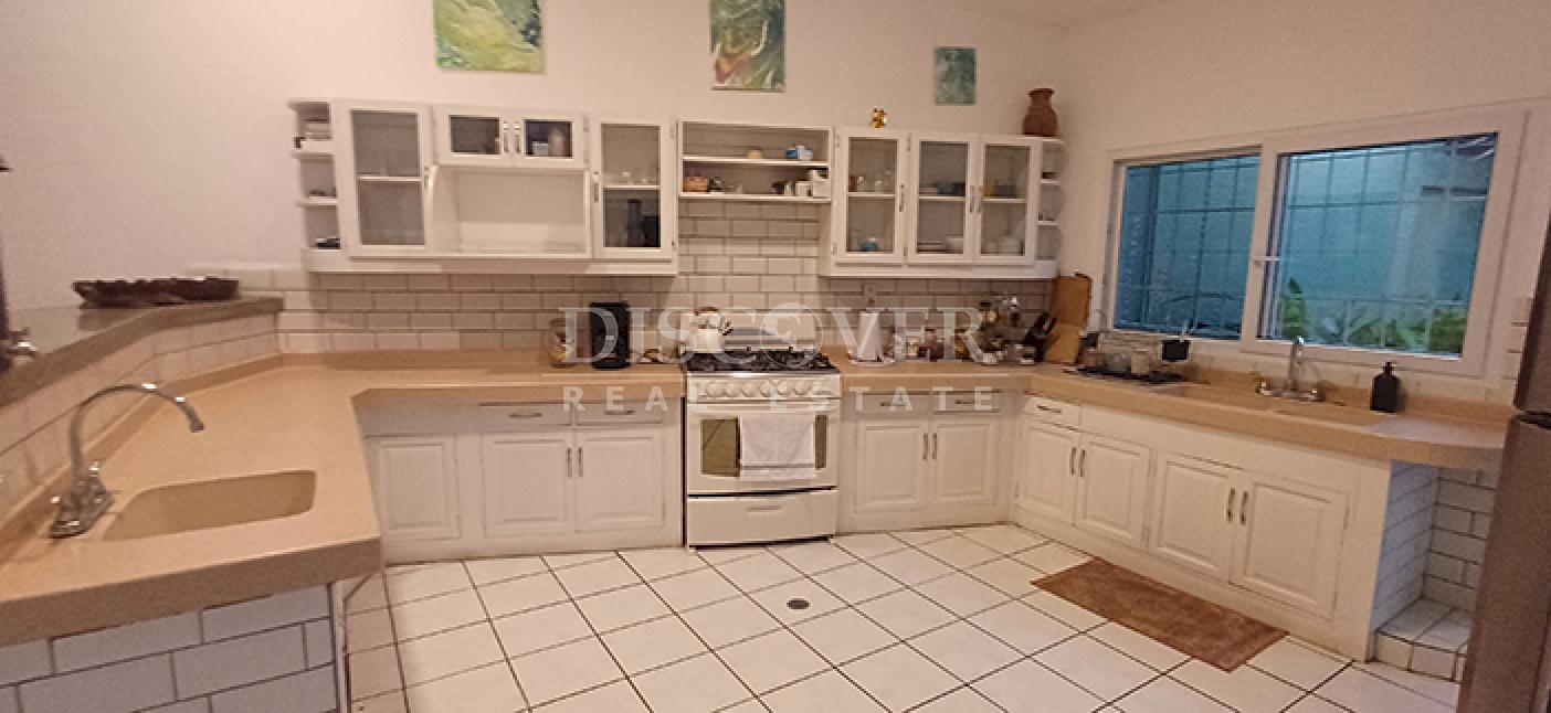  House for sale in Reparto San Juan with additional space for investment 