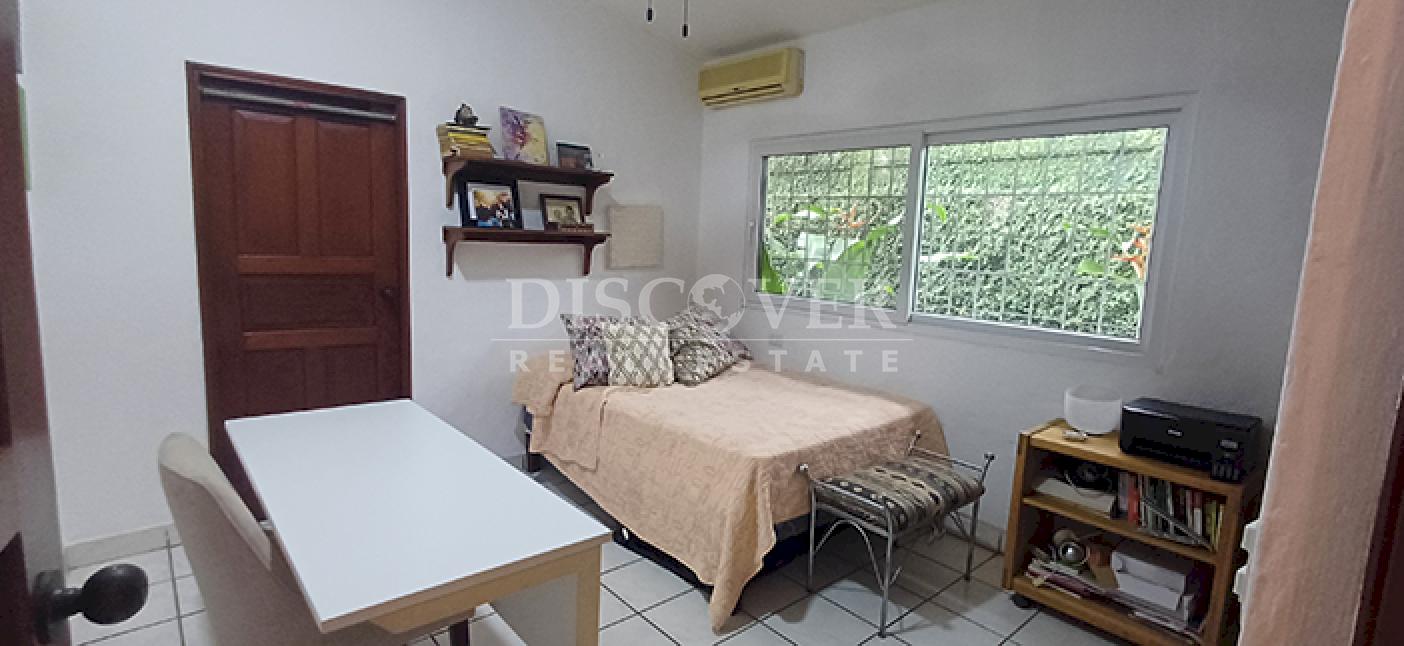  House for sale in Reparto San Juan with additional space for investment 