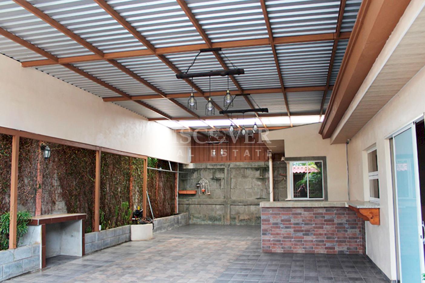 Cozy house for sale on Carretera Nueva a León 